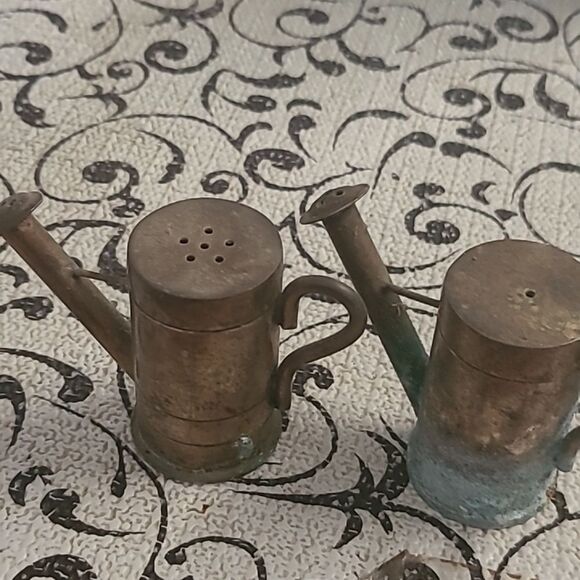 Vintage Metal Watering Cans Salt And Pepper Shakers. - Picture 7 of 9